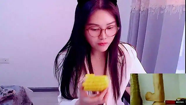 Snapshot of Little-sweet chatting on 12-14-25, 03:34 Little-sweet online show from 12-14-25, 03:34