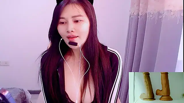 Snapshot of Little-sweet chatting on 12-15-25, 03:44 Little-sweet online show from 12-15-25, 03:44