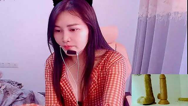 Snapshot of Little-sweet chatting on 12-16-25, 04:06 Little-sweet online show from 12-16-25, 04:06