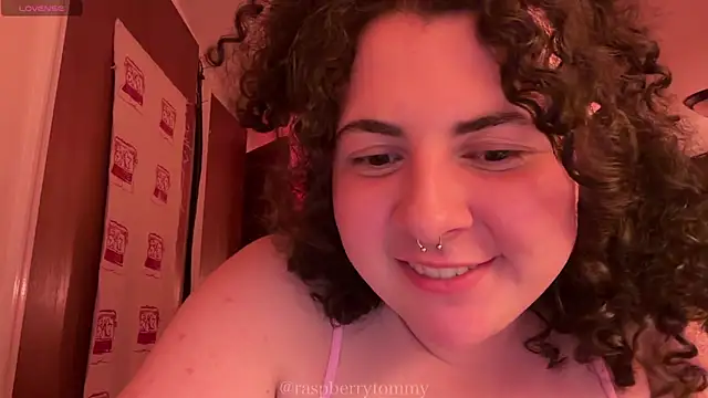 Snapshot of RaspberryTommyFTM chatting on 09-25-25, 03:43 RaspberryTommyFTM online show from 09-25-25, 03:43