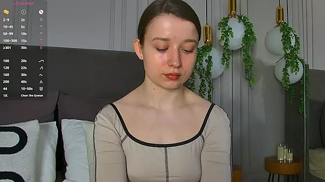 Snapshot of MichelleHaynes chatting on 03-18-25, 02:26 MichelleHaynes online show from 03-18-25, 02:26