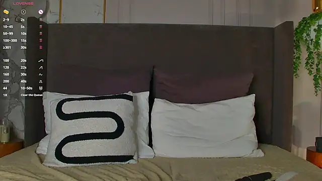 Snapshot of MichelleHaynes chatting on 03-19-25, 09:05 MichelleHaynes online show from 03-19-25, 09:05