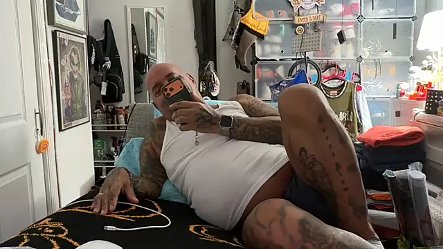 joeytatts66 online show from 11-04-25, 04:55