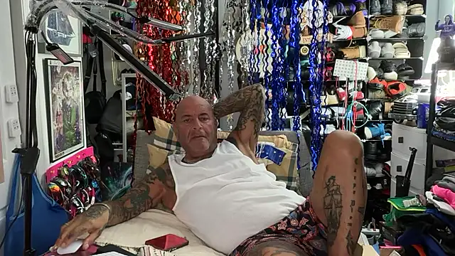 Snapshot of joeytatts66 chatting on 06-06-26, 02:05 joeytatts66 online show from 06-06-26, 02:05