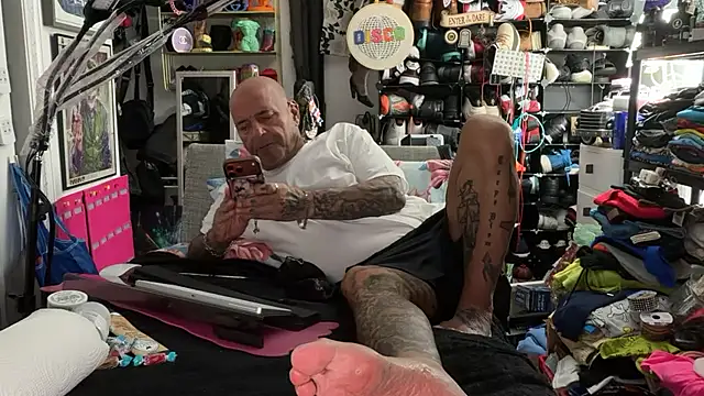Snapshot of joeytatts66 chatting on 06-15-26, 02:47 joeytatts66 online show from 06-15-26, 02:47