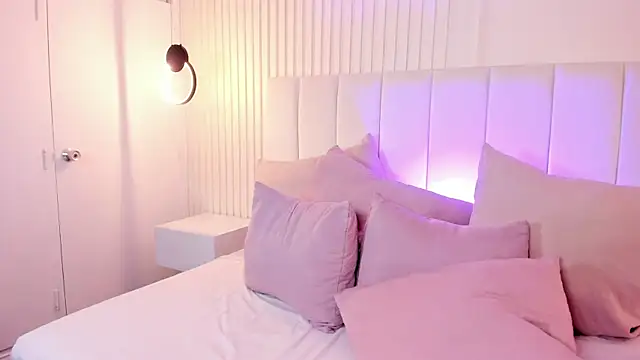 Snapshot of natali_henao chatting on 03-14-25, 11:32 natali henao online show from 03-14-25, 11:32