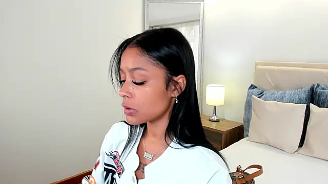 Snapshot of natali_henao chatting on 09-15-25, 04:29 natali henao online show from 09-15-25, 04:29