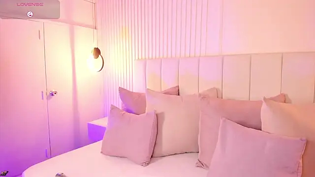 Snapshot of natali_henao chatting on 10-10-25, 10:20 natali henao online show from 10-10-25, 10:20