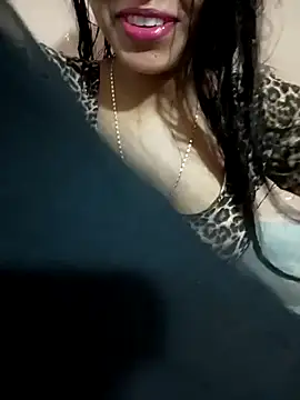 Snapshot of Sania-Love chatting on 02-13-25, 06:41 Sania-Love online show from 02-13-25, 06:41