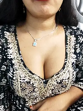 Snapshot of Sania-Love chatting on 10-18-25, 10:32 Sania-Love online show from 10-18-25, 10:32