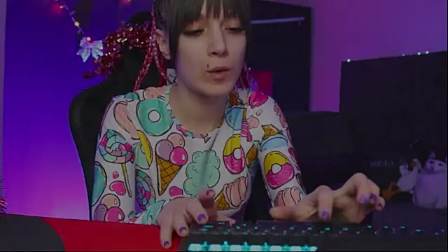 Snapshot of Kathleen_Meow chatting on 01-01-25, 06:27 Kathleen Meow online show from 01-01-25, 06:27