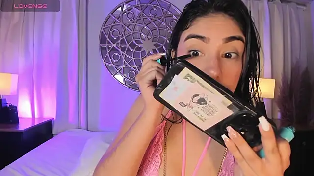 Snapshot of Belliinda_21 chatting on 03-20-25, 06:53 Belliinda 21 online show from 03-20-25, 06:53