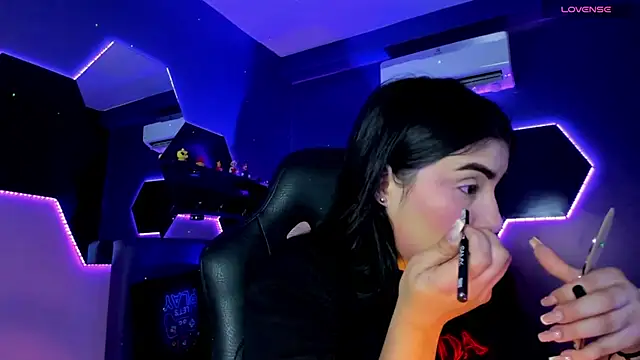 Snapshot of Belliinda_21 chatting on 11-29-25, 06:44 Belliinda 21 online show from 11-29-25, 06:44