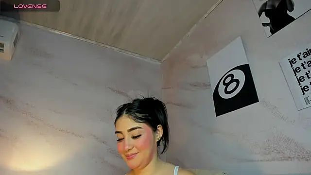 Snapshot of Belliinda_21 chatting on 04-21-26, 07:06 Belliinda 21 online show from 04-21-26, 07:06