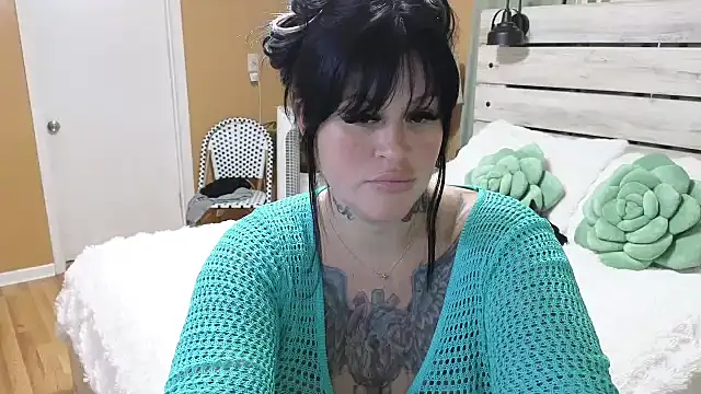 Snapshot of TexasTattooedHouseWife chatting on 05-22-26, 03:06 TexasTattooedHouseWife online show from 05-22-26, 03:06