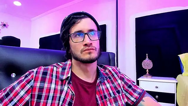 Loggan donnelly online show from 12-30-24, 08:47