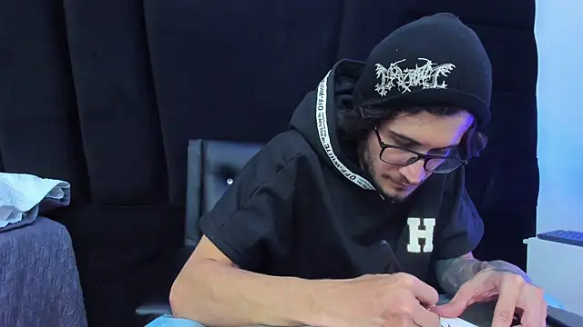 Loggan donnelly online show from 01-11-25, 07:38