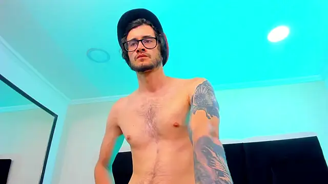 Loggan donnelly online show from 02-02-25, 11:42