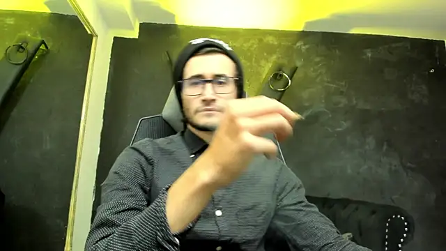 Loggan donnelly online show from 09-24-25, 08:23