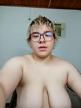 amalia love online show from 12-21-25, 04:58