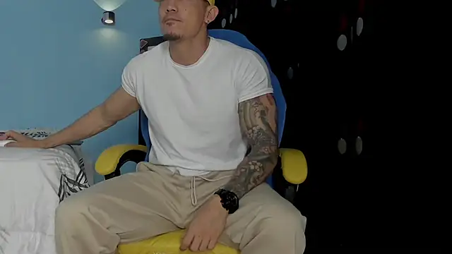 Alex motta online show from 11-14-25, 03:49