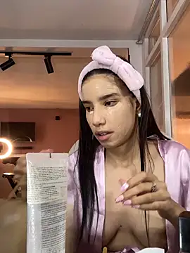 Snapshot of Praga_Pink chatting on 01-17-25, 01:36 Praga Pink online show from 01-17-25, 01:36