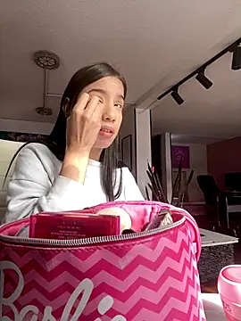 Snapshot of Praga_Pink chatting on 11-21-25, 01:32 Praga Pink online show from 11-21-25, 01:32