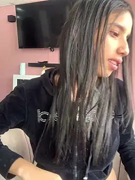 Snapshot of Praga_Pink chatting on 04-23-26, 01:35 Praga Pink online show from 04-23-26, 01:35