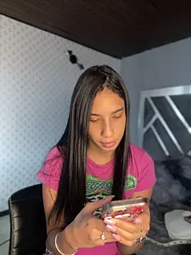 Snapshot of Praga_Pink chatting on 04-25-26, 01:41 Praga Pink online show from 04-25-26, 01:41