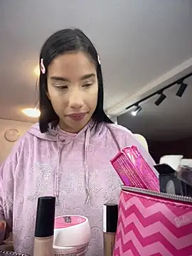 Snapshot of Praga_Pink chatting on 06-12-26, 06:12 Praga Pink online show from 06-12-26, 06:12