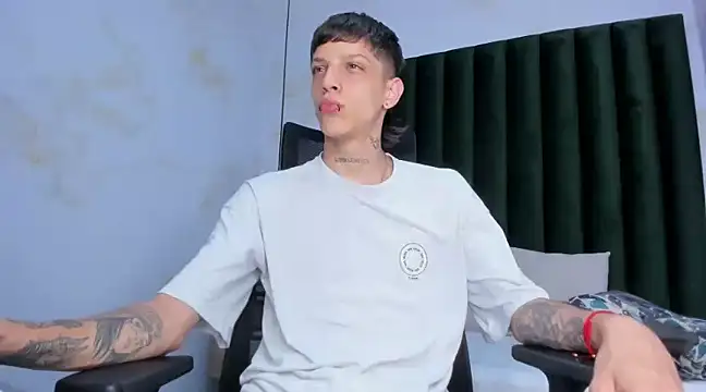 Snapshot of Adam_hard_ chatting on 12-04-24, 07:34 Adam hard online show from 12-04-24, 07:34