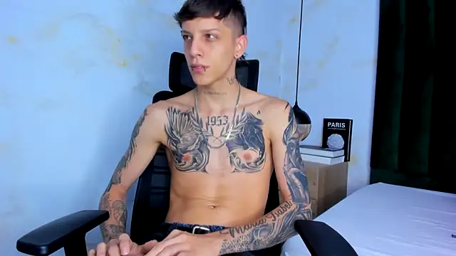 Snapshot of Adam_hard_ chatting on 01-21-25, 07:28 Adam hard online show from 01-21-25, 07:28