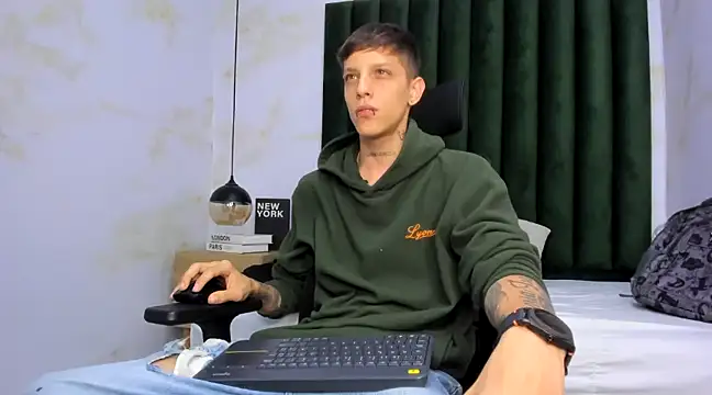 Snapshot of Adam_hard_ chatting on 02-24-25, 11:52 Adam hard online show from 02-24-25, 11:52