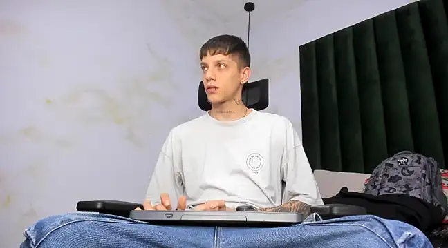 Snapshot of Adam_hard_ chatting on 02-26-25, 08:11 Adam hard online show from 02-26-25, 08:11