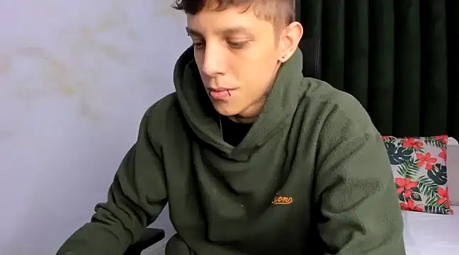 Snapshot of Adam_hard_ chatting on 03-04-25, 08:27 Adam hard online show from 03-04-25, 08:27