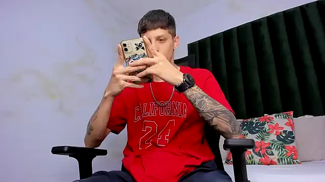 Snapshot of Adam_hard_ chatting on 03-05-25, 08:42 Adam hard online show from 03-05-25, 08:42