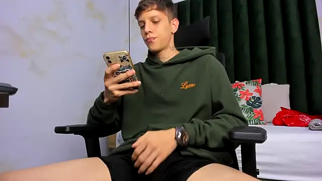 Snapshot of Adam_hard_ chatting on 03-05-25, 11:49 Adam hard online show from 03-05-25, 11:49