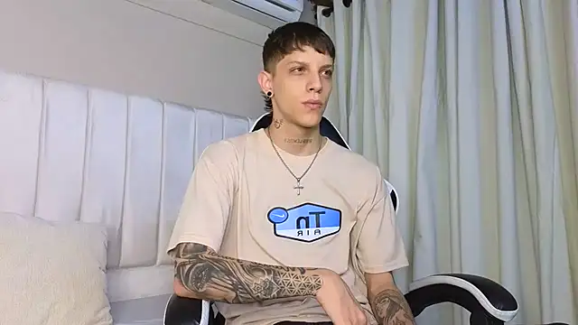 Snapshot of Adam_hard_ chatting on 09-15-25, 07:14 Adam hard online show from 09-15-25, 07:14