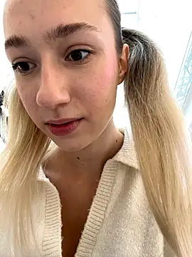 Lia  Love online show from 09-13-25, 11:10