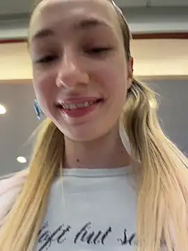 Lia  Love online show from 12-14-25, 09:03