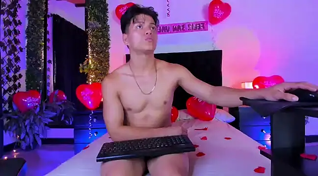 Snapshot of Valentino__X chatting on 02-14-25, 06:08 Valentino X online show from 02-14-25, 06:08