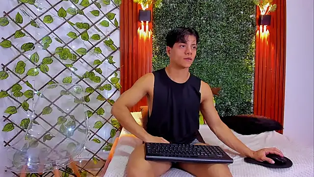 Snapshot of Valentino__X chatting on 11-22-25, 04:22 Valentino X online show from 11-22-25, 04:22