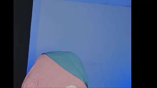 Snapshot of catalina_Ada chatting on 10-27-25, 01:42 catalina Ada online show from 10-27-25, 01:42