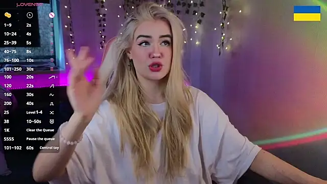 RedVelveten online show from 09-27-25, 05:34