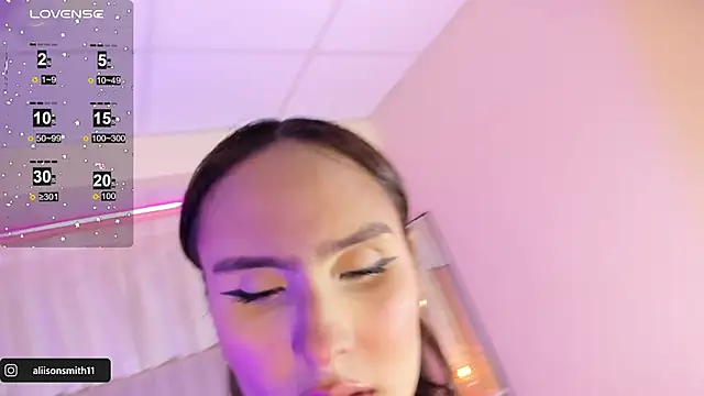 Snapshot of Aliison_Smith chatting on 03-09-25, 05:11 Aliison Smith online show from 03-09-25, 05:11