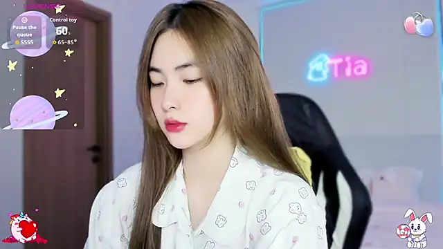 CelestiaWang online show from 09-18-25, 12:18