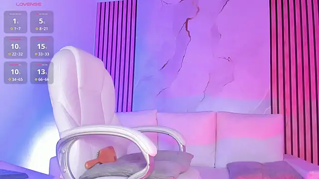 MiaCavallii  online show from 09-18-25, 04:03