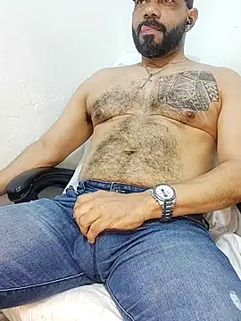 Snapshot of bruce_bigg chatting on 05-12-26, 11:46 bruce bigg online show from 05-12-26, 11:46