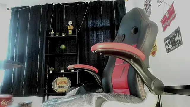 Snapshot of the_beast_master_ chatting on 06-15-26, 01:24 the beast master online show from 06-15-26, 01:24