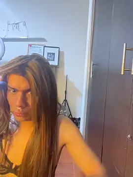 Snapshot of Rouse_Hilton chatting on 10-15-25, 07:36 Rouse Hilton online show from 10-15-25, 07:36